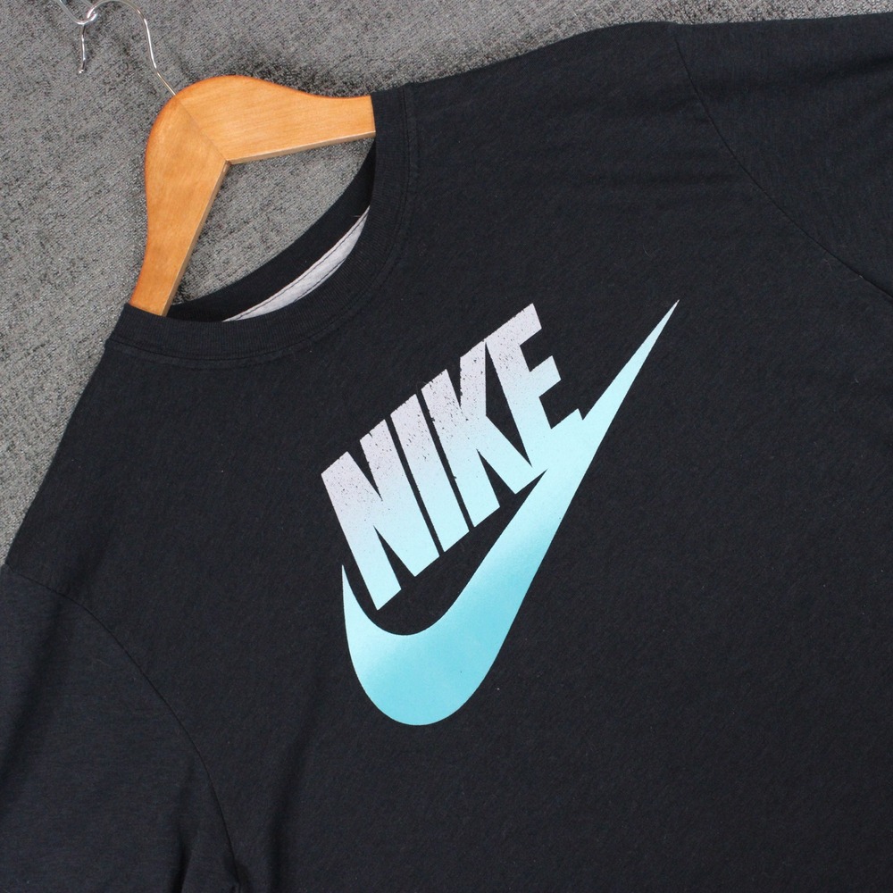 Nike Men's Swoosh Logo Graphic T-Shirt